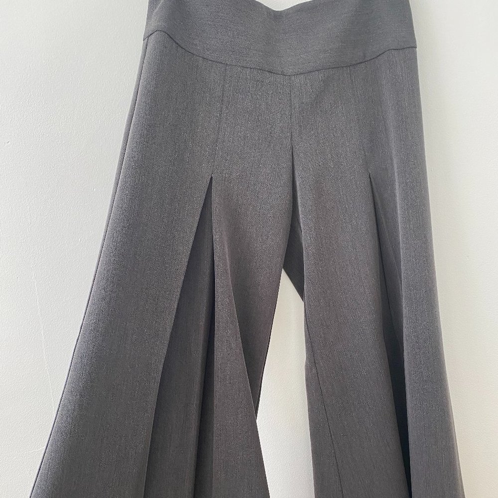 Margaret M Cropped Culotte Pants, NWT, Size 6, Grey